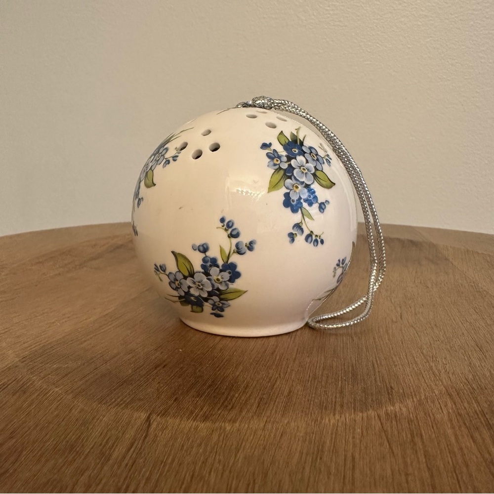 SOLD- Taylor of London Pomander Potpourri Ceramic Ball Floral Ornament England - Picture 2 of 10